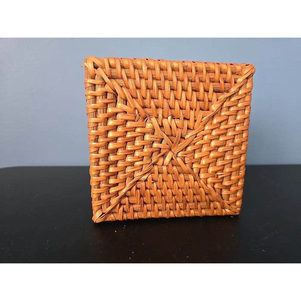 Handmade Straw Woven Storage Basket with Lid Makeup Gift Organizer Storage Box
